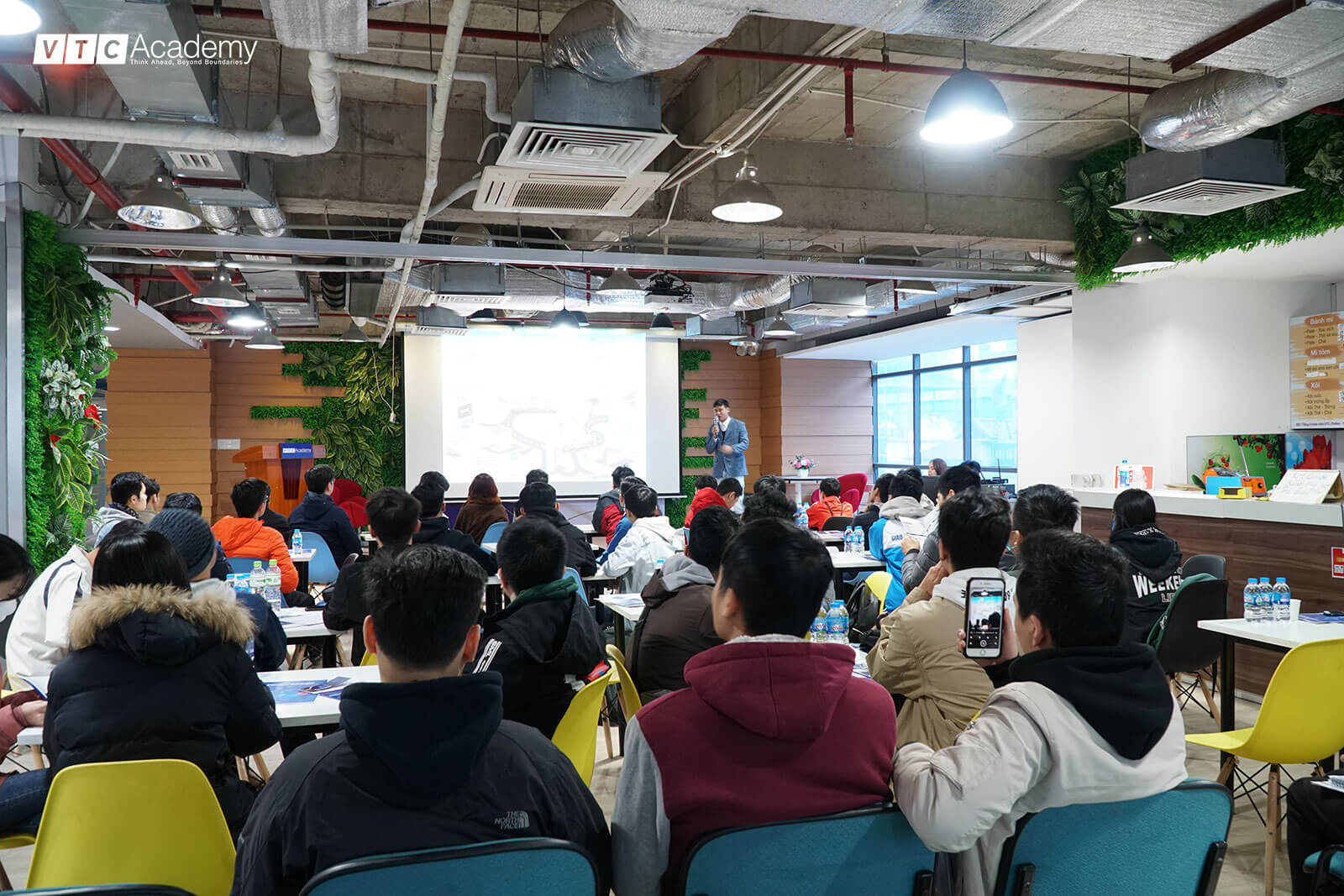 ai-coffee-talk-vtc-academy-4