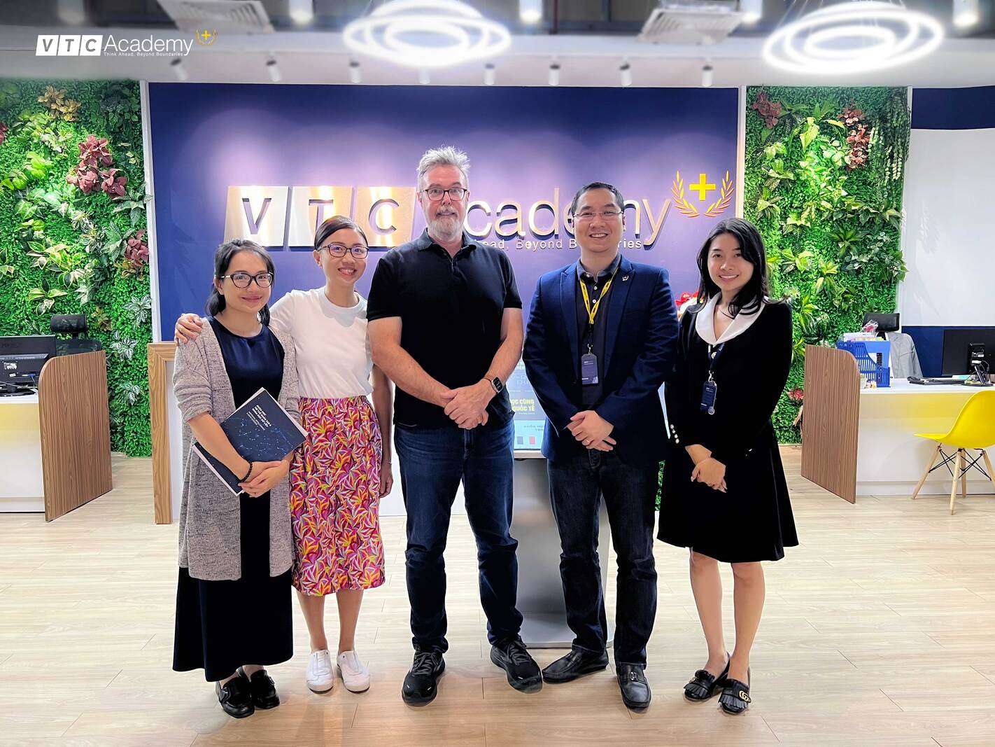 VTC Academy vinh dự đón tiếp đoàn đại diện Apple Education (Singapore) đến tham quan và trao đổi hợp tác chuyên sâu trong lĩnh vực đào tạo